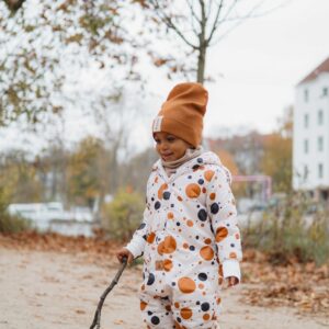 Talvekombe teddy-voodriga beebidele ja lastele – musta ja oranžide täppidega