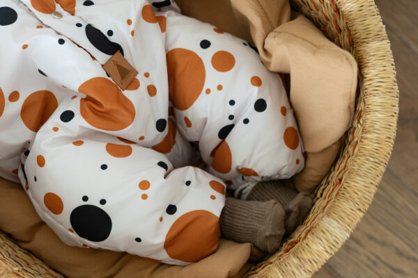 Talvekombe teddy-voodriga beebidele ja lastele – musta ja oranžide täppidega - Image 3